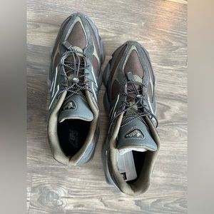 BNWOT Men’s New Balance 9060 Sneaker